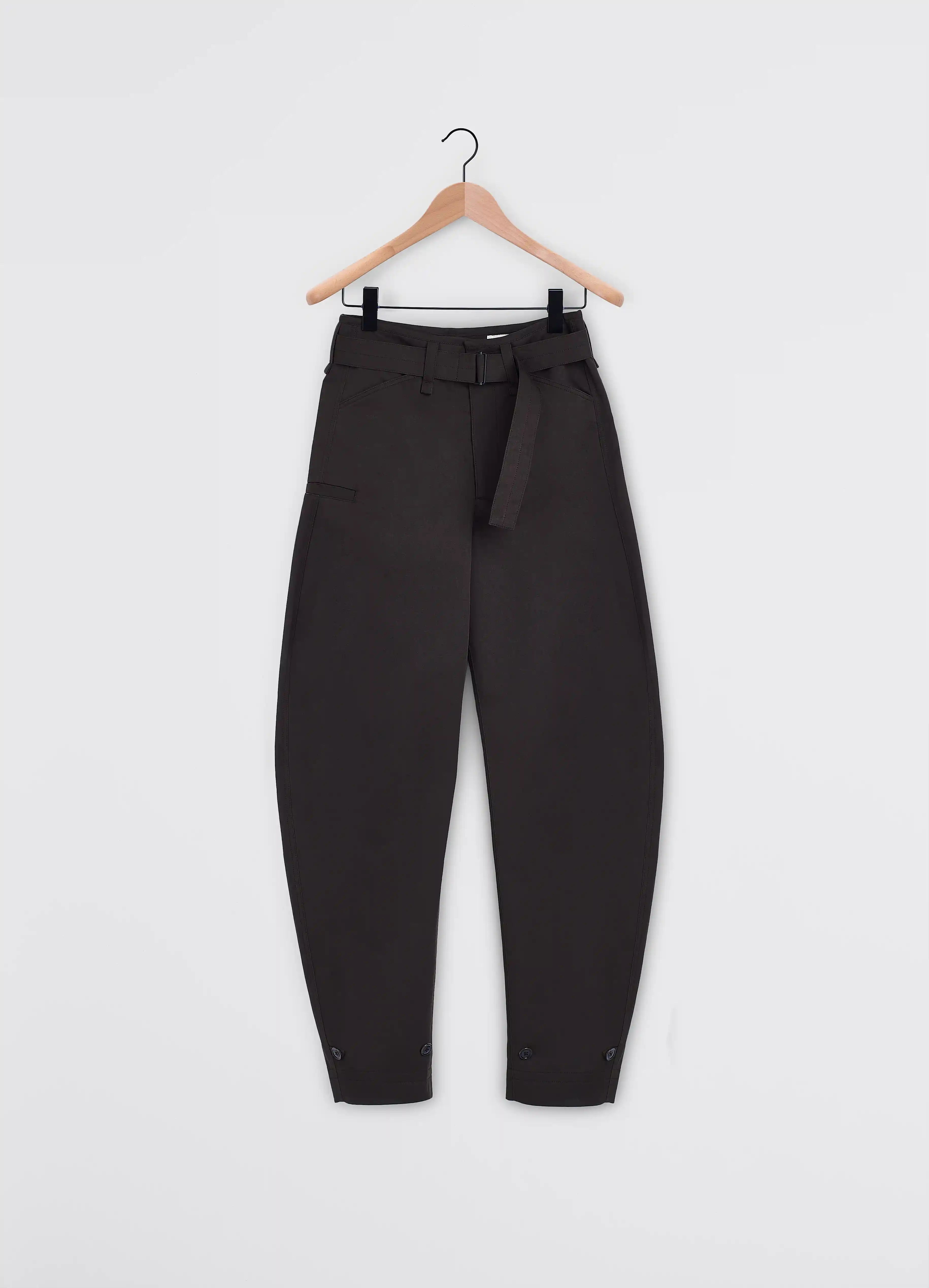 BELTED TAPERED PANTS